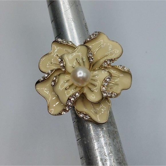 Rhinestone Embellished Enameled 3D  Flower Statement Chunky Stretch Ring - Picture 1 of 6